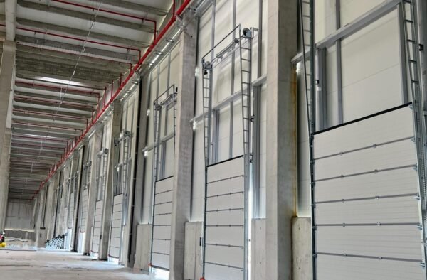 Endüstriyel Kapılar: Güvenli, Dayanıklı ve Verimli Çözümler